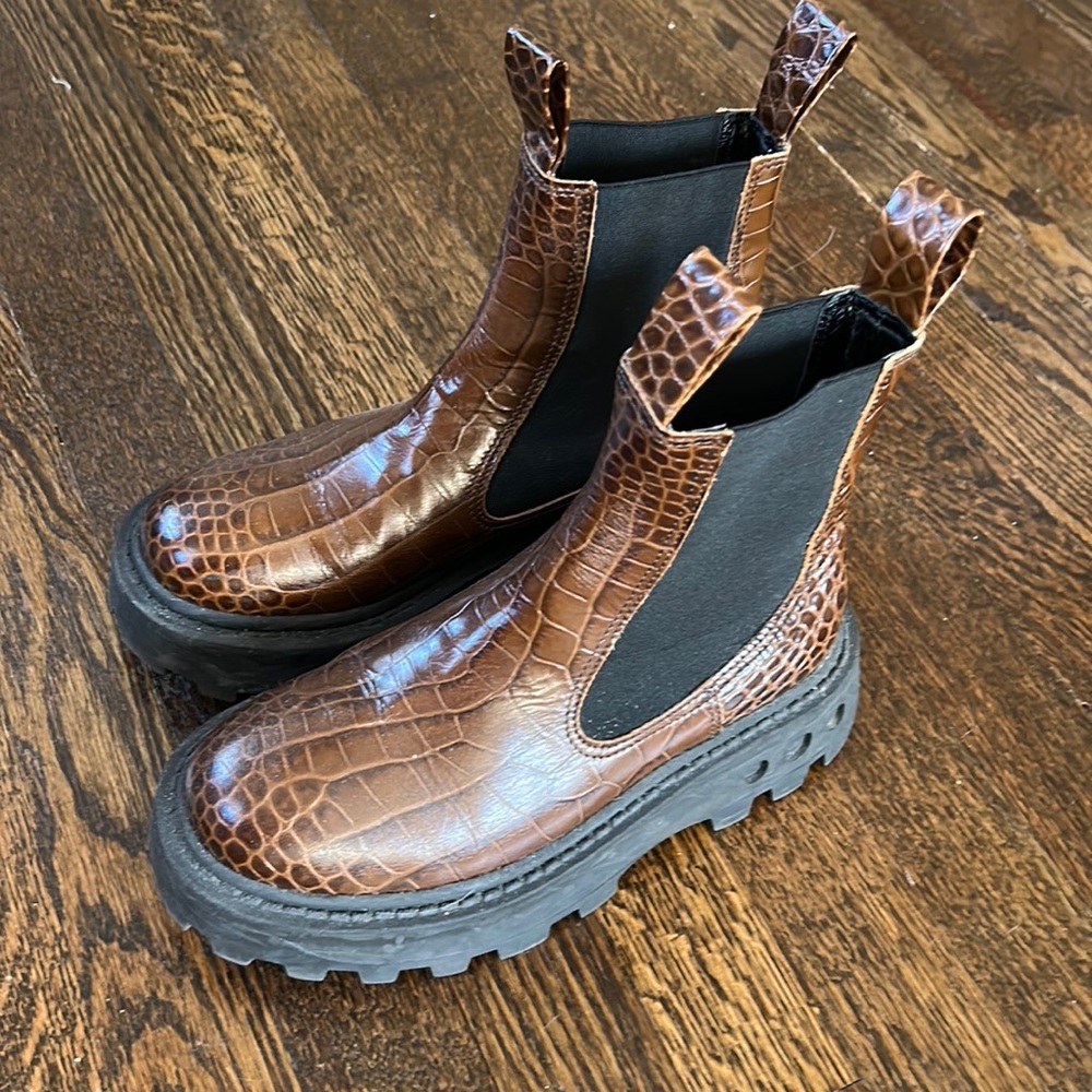 Simon Miller brown crocodile Chelsea boots size 38